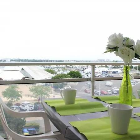 Apartment Studio Vue Port, Plage A Pied, Parking, La Rochelle - Fr-1-246-303 *